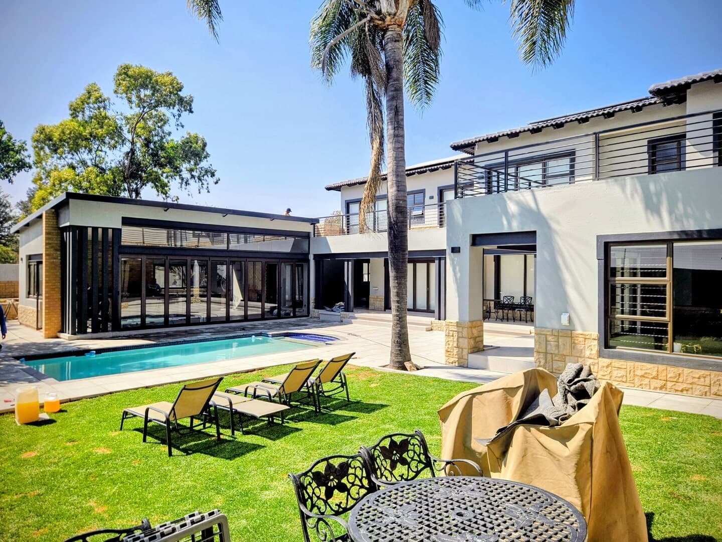 Modern glass and aluminium work