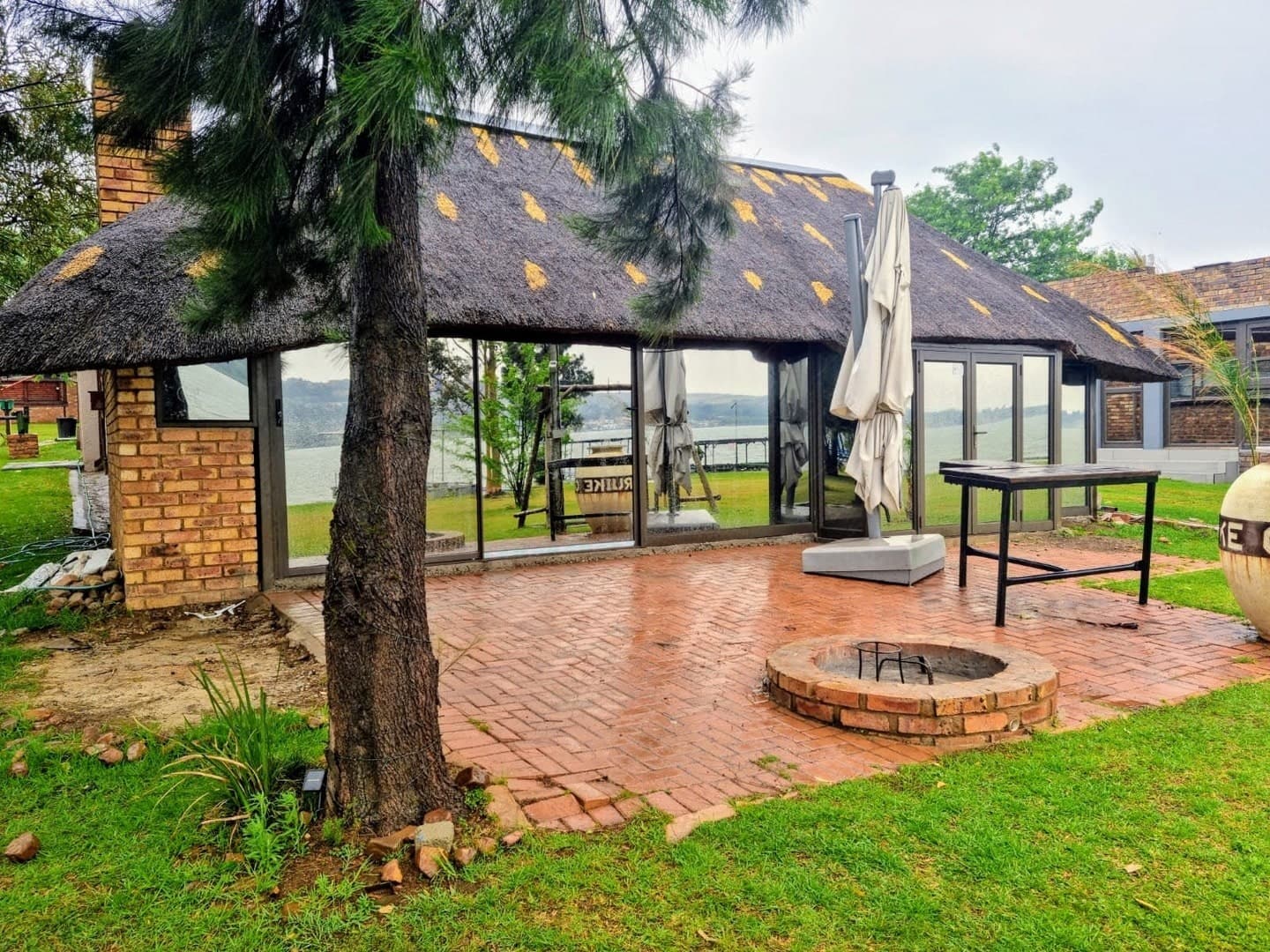 Premium Glazing - Premium glass and aluminium solutions